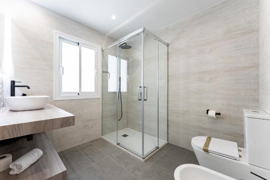 Imagen del baño de la casa de alquiler vacacional "Mijas Beach House" en Mijas, Costa del Sol.