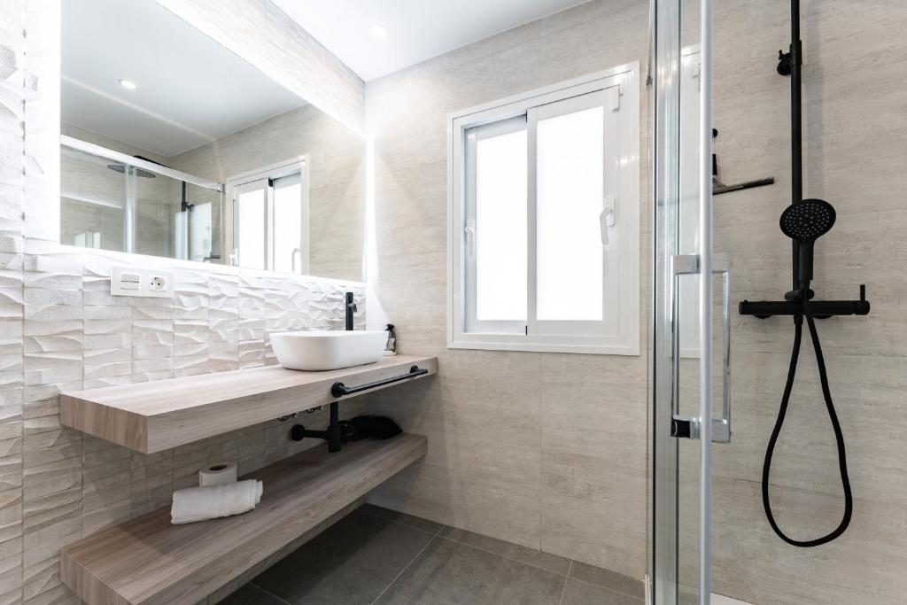 Imagen del baño de la casa de alquiler vacacional "Mijas Beach House" en Mijas, Costa del Sol.