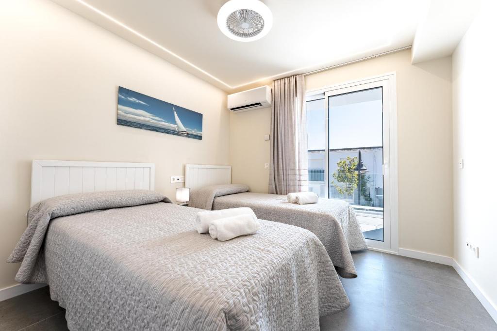Imagen de dormitorio de la casa de alquiler vacacional "Mijas Beach House" en Mijas, Costa del Sol.