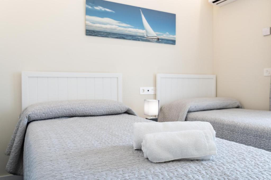 mijas-beach-house-dormitorio-camas-individuales-02