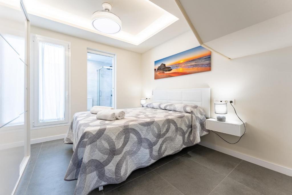 Imagen de dormitorio de la casa de alquiler vacacional "Mijas Beach House" en Mijas, Costa del Sol.