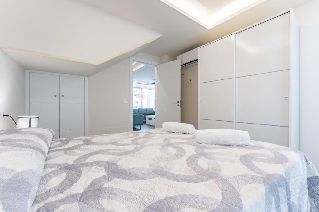 Imagen de la cama de la casa de alquiler vacacional "Mijas Beach House" en Mijas, Costa del Sol.