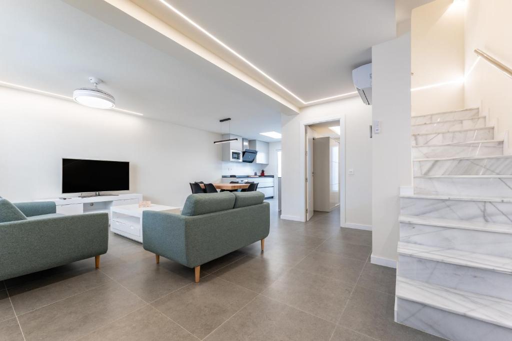 mijas-beach-house-interior-escalera