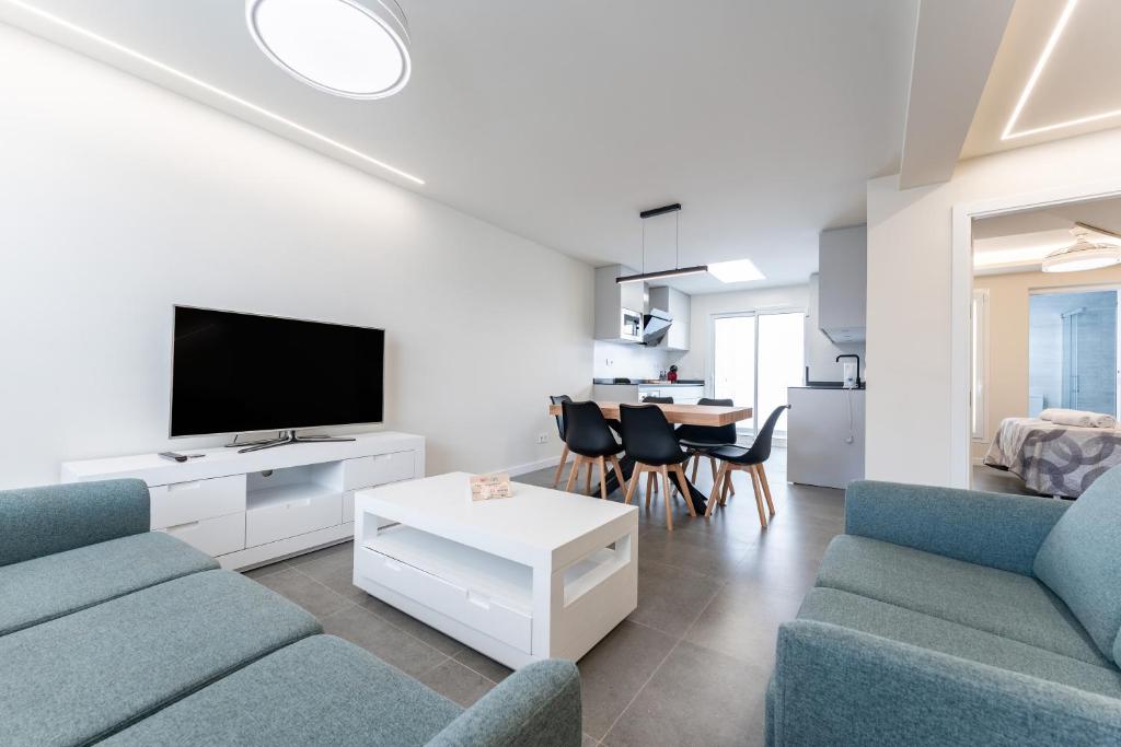 mijas-beach-house-salon-comedor-02