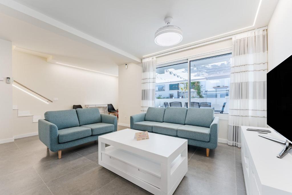 Imagen sala de estar de la casa de alquiler vacacional "Mijas Beach House" en Mijas, Costa del Sol.